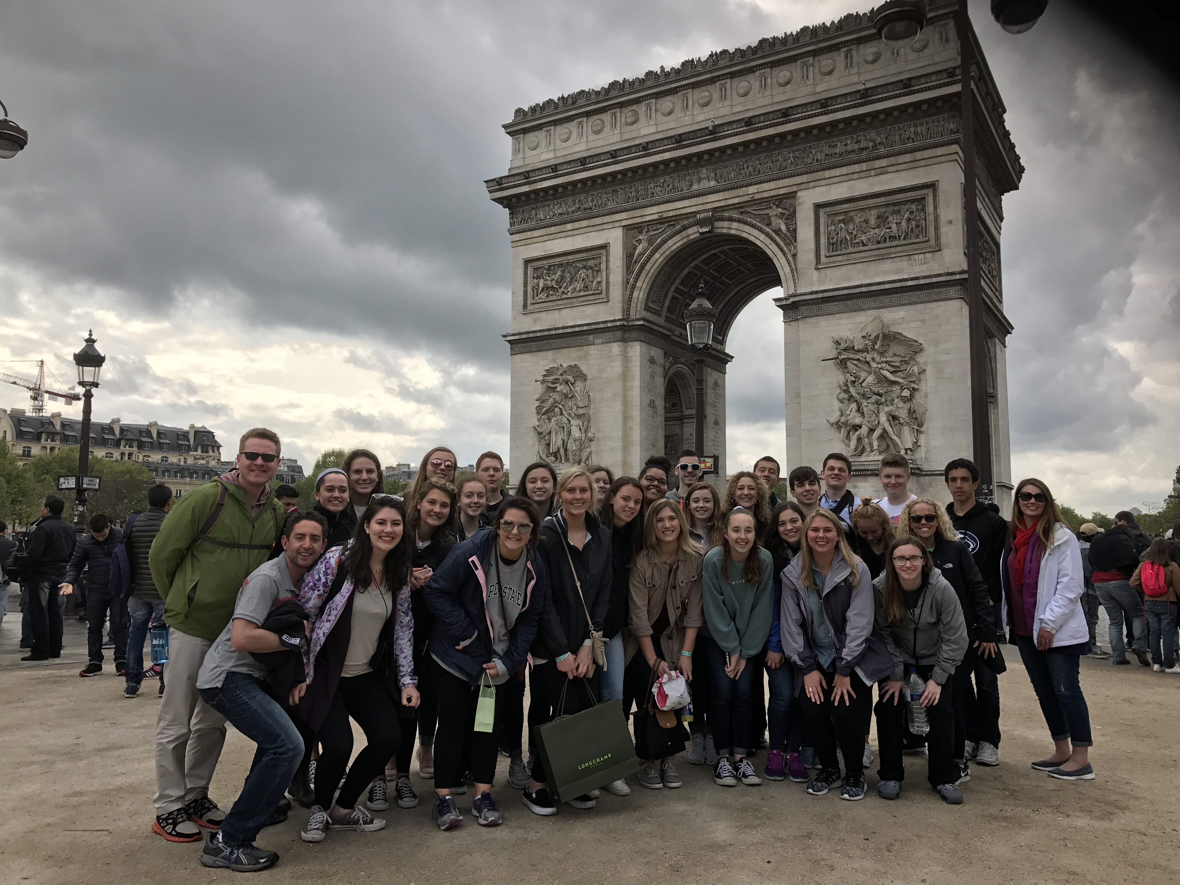 student group in Paris Arc de Triomphe